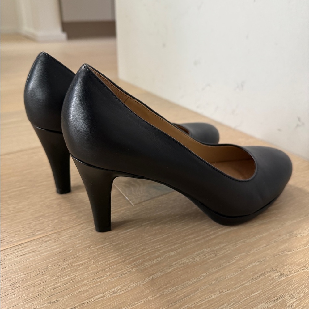 Naturalizer Classic Black Leather Pumps